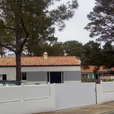 Maison Les Pieds Dans Le Sable 350m De La Velos 度假居 *