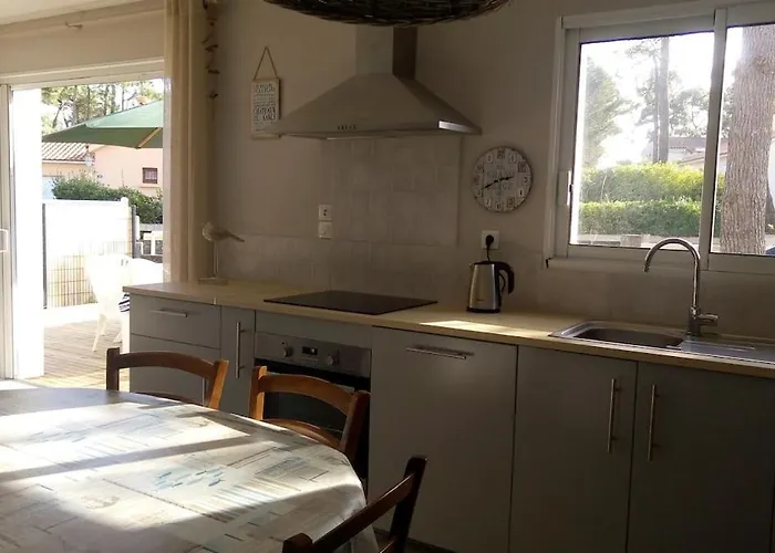 Maison Les Pieds Dans Le Sable 350m De La Velos * 布雷蒂诺斯梅尔