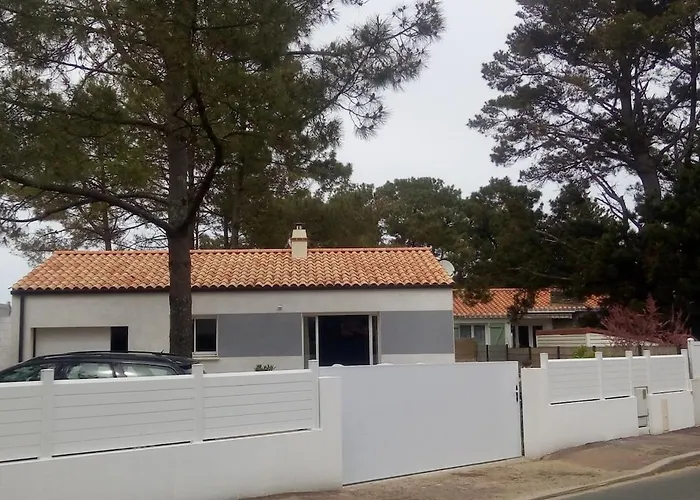 Maison Les Pieds Dans Le Sable 350m De La Velos 度假居 *